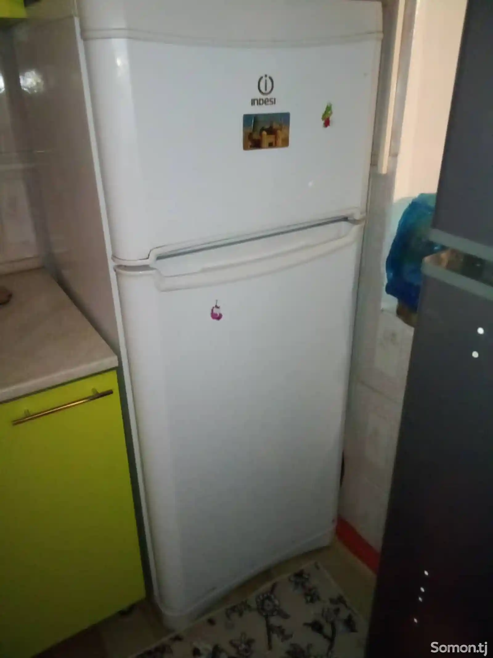 Холодильник indesit-2