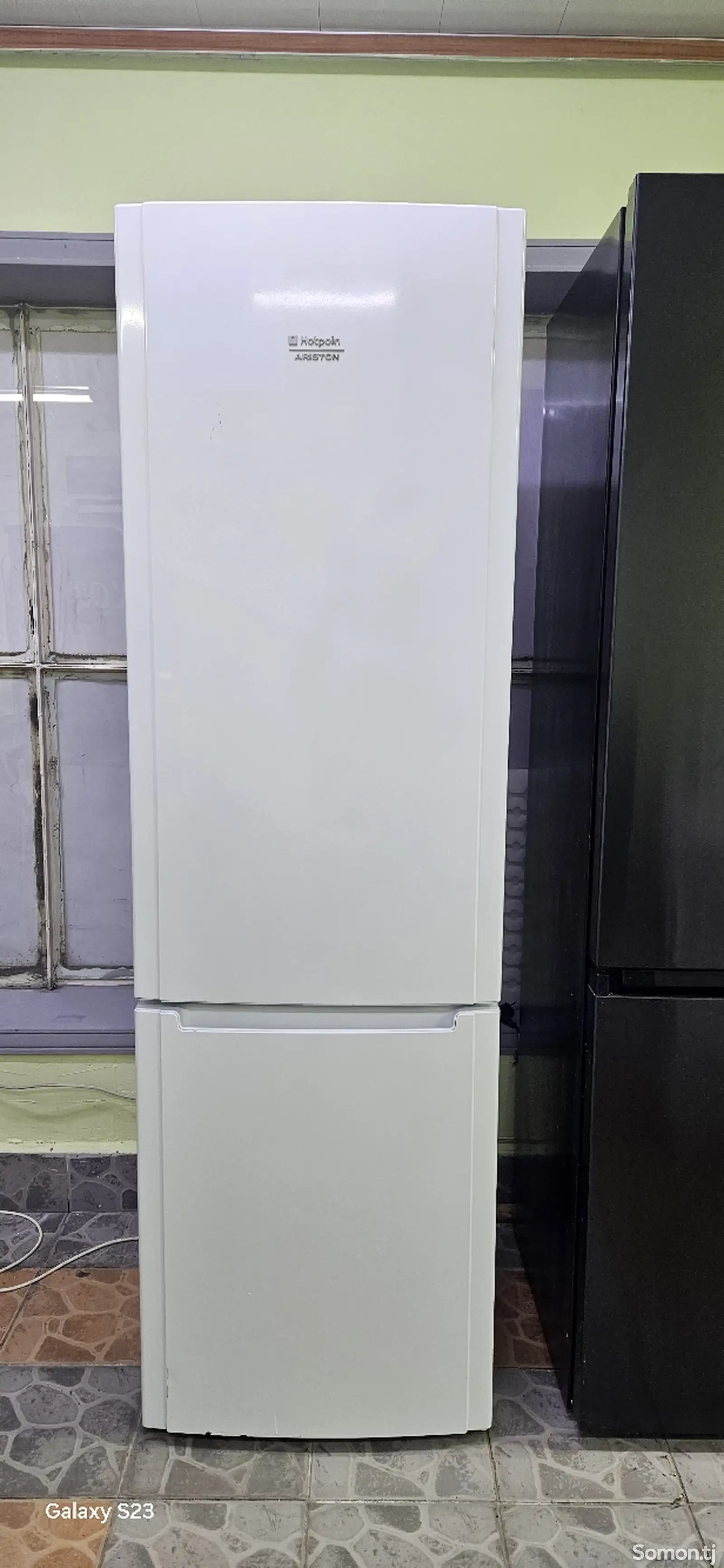 Холодильник Hotpoint Ariston-1