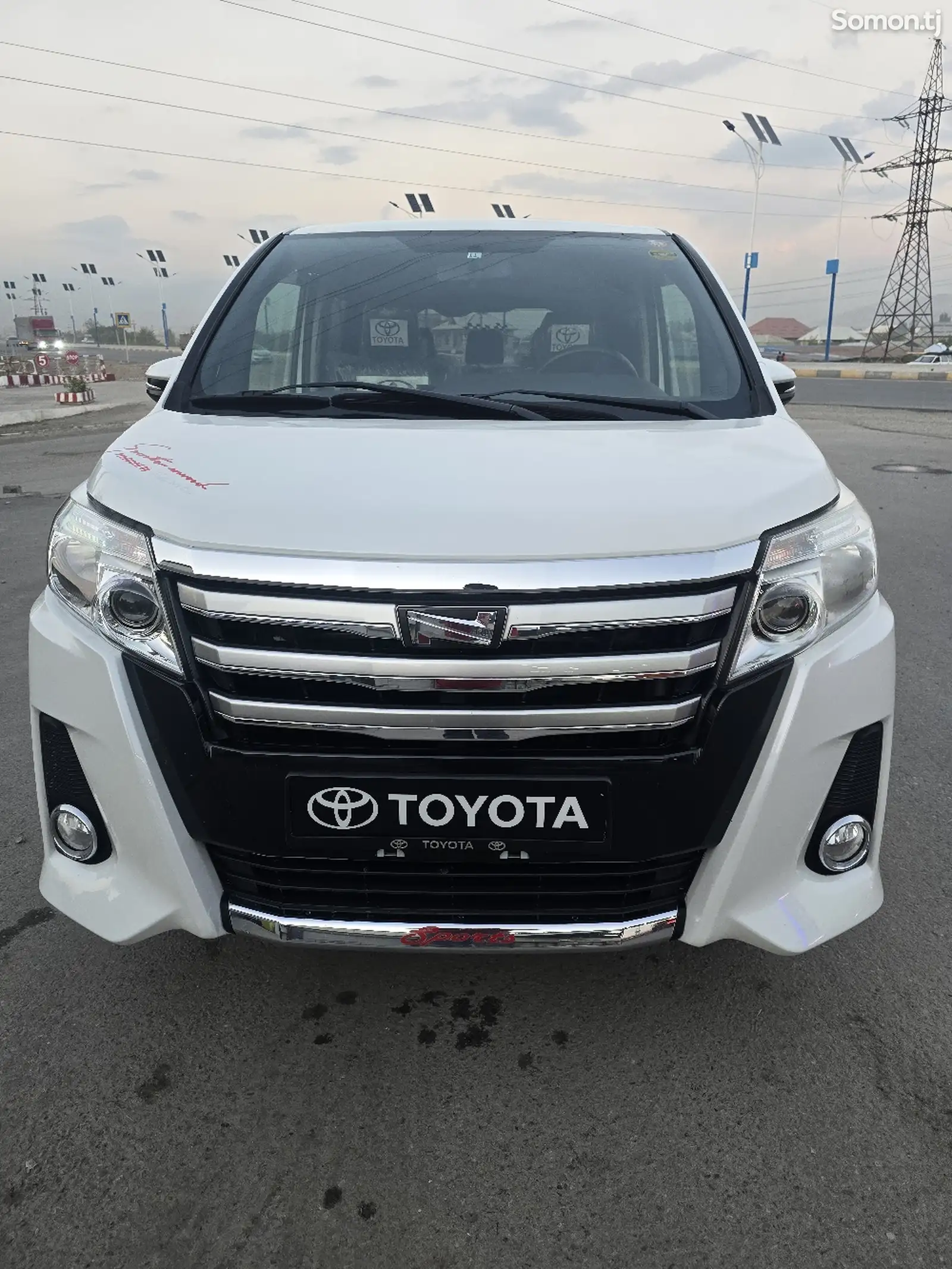 Toyota Voxy, 2014-4