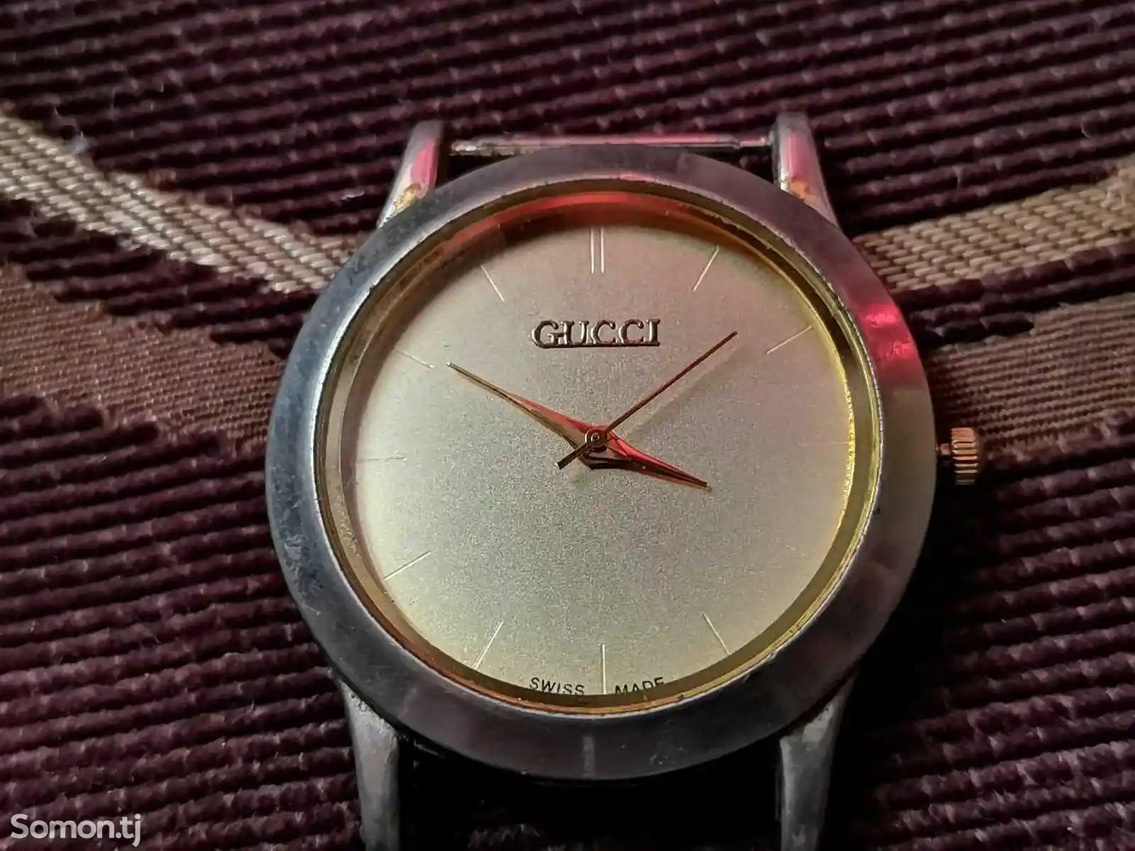 Женские часы Gucci-1