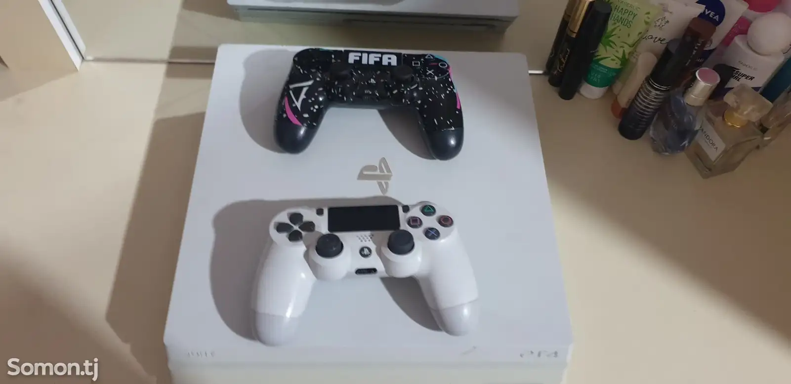 Игровая приставка Sony PlayStation 4 Pro-1