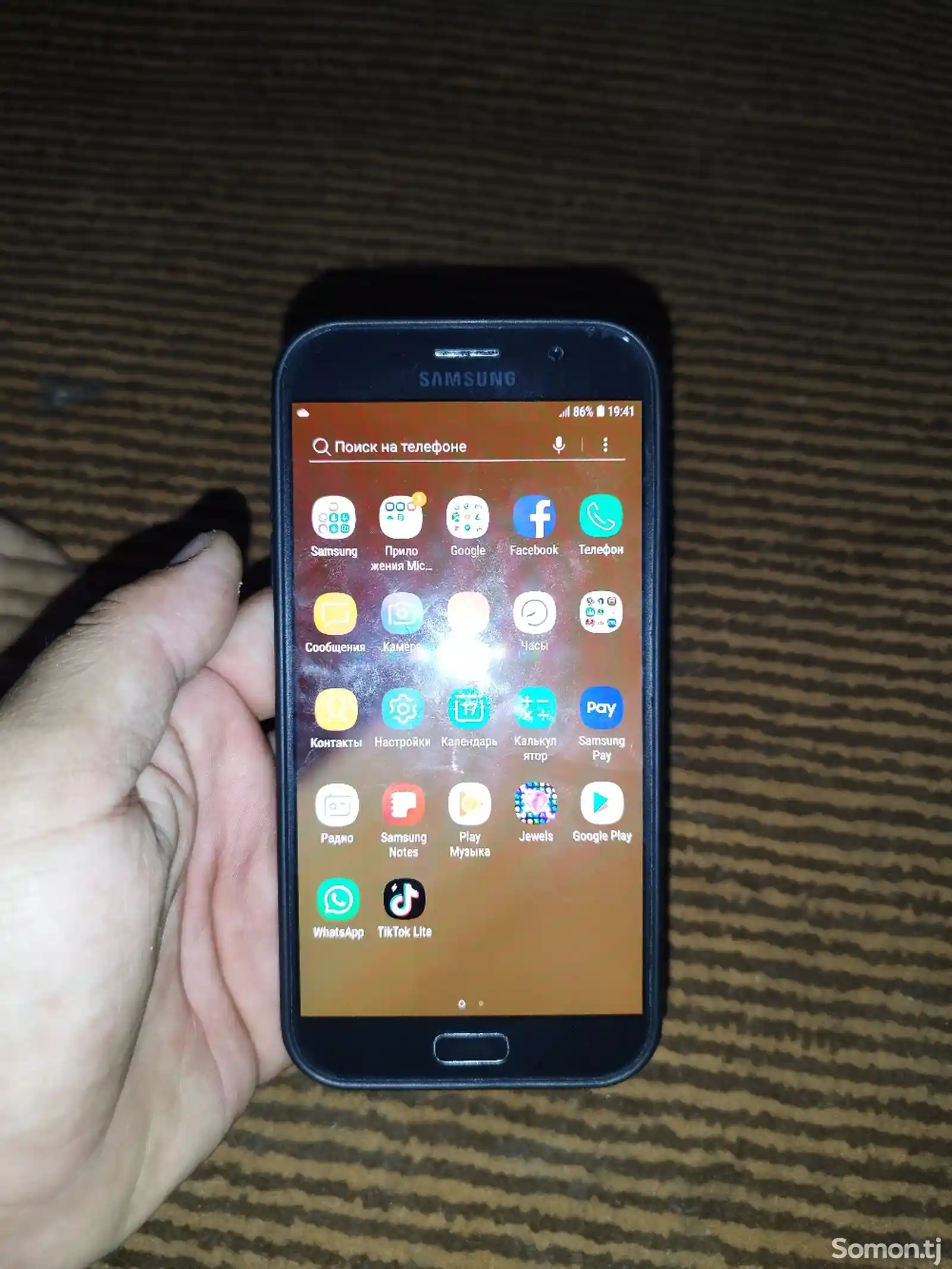 Samsung Galaxy A7, 2017-1