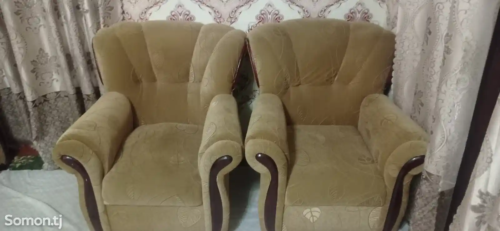 Кровать и диван с креслами-3