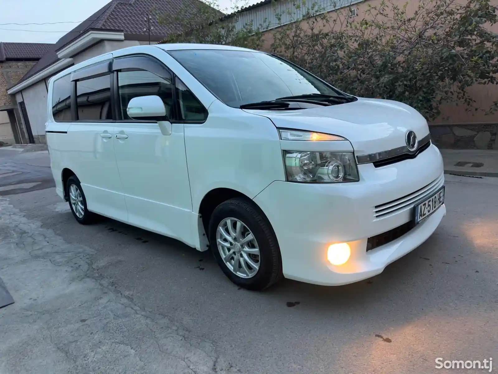 Toyota Voxy, 2009-2