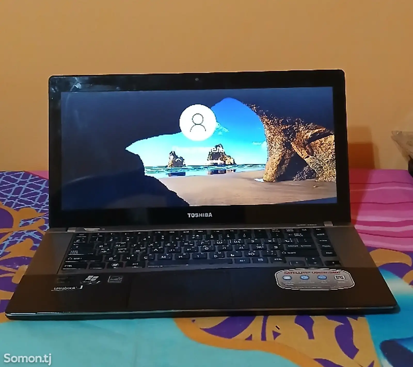 Ноутбук Toshiba Ultrabook-1