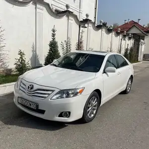 Toyota Camry, 2010