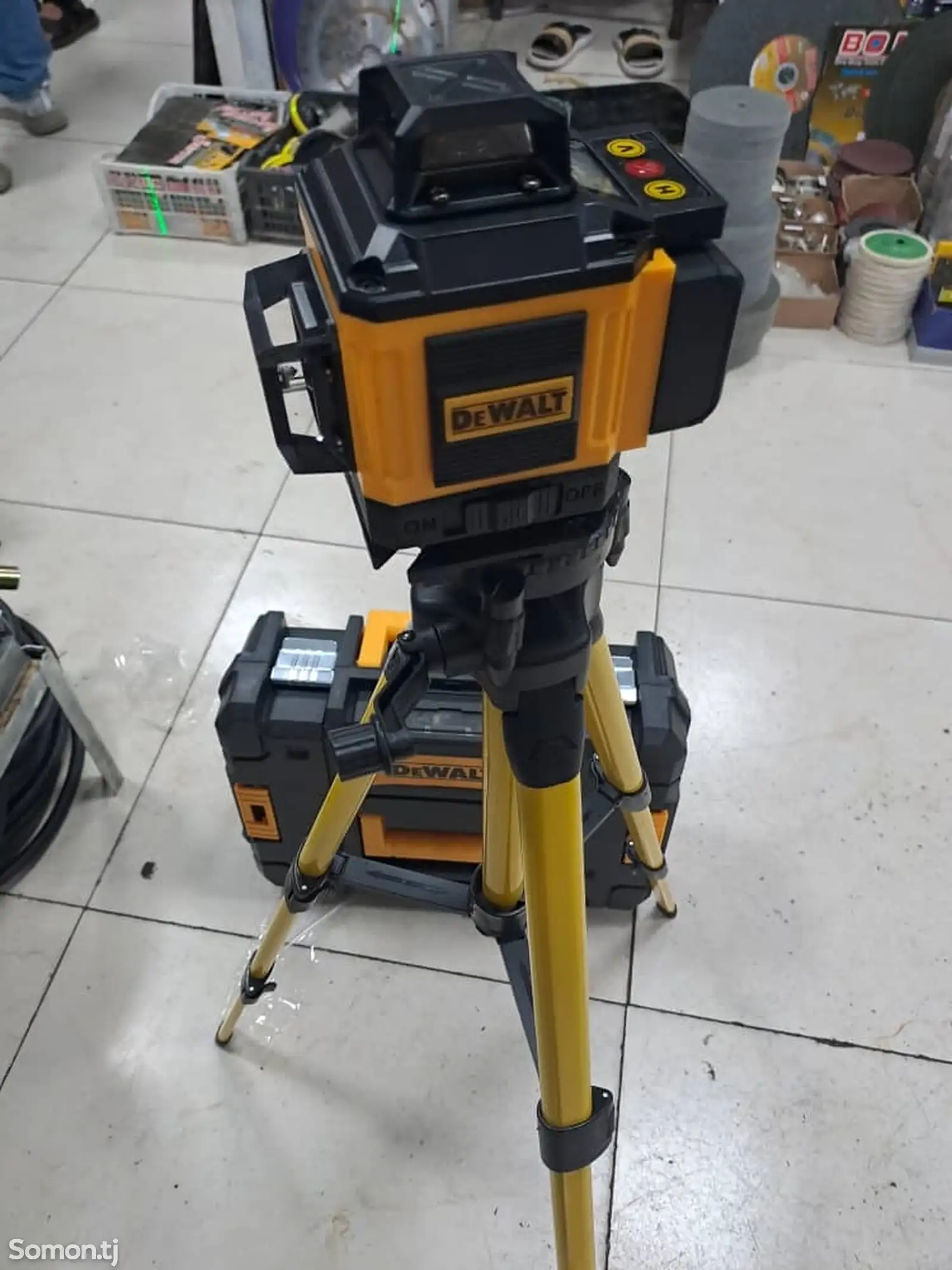 Лазерный уровень DeWalt-1