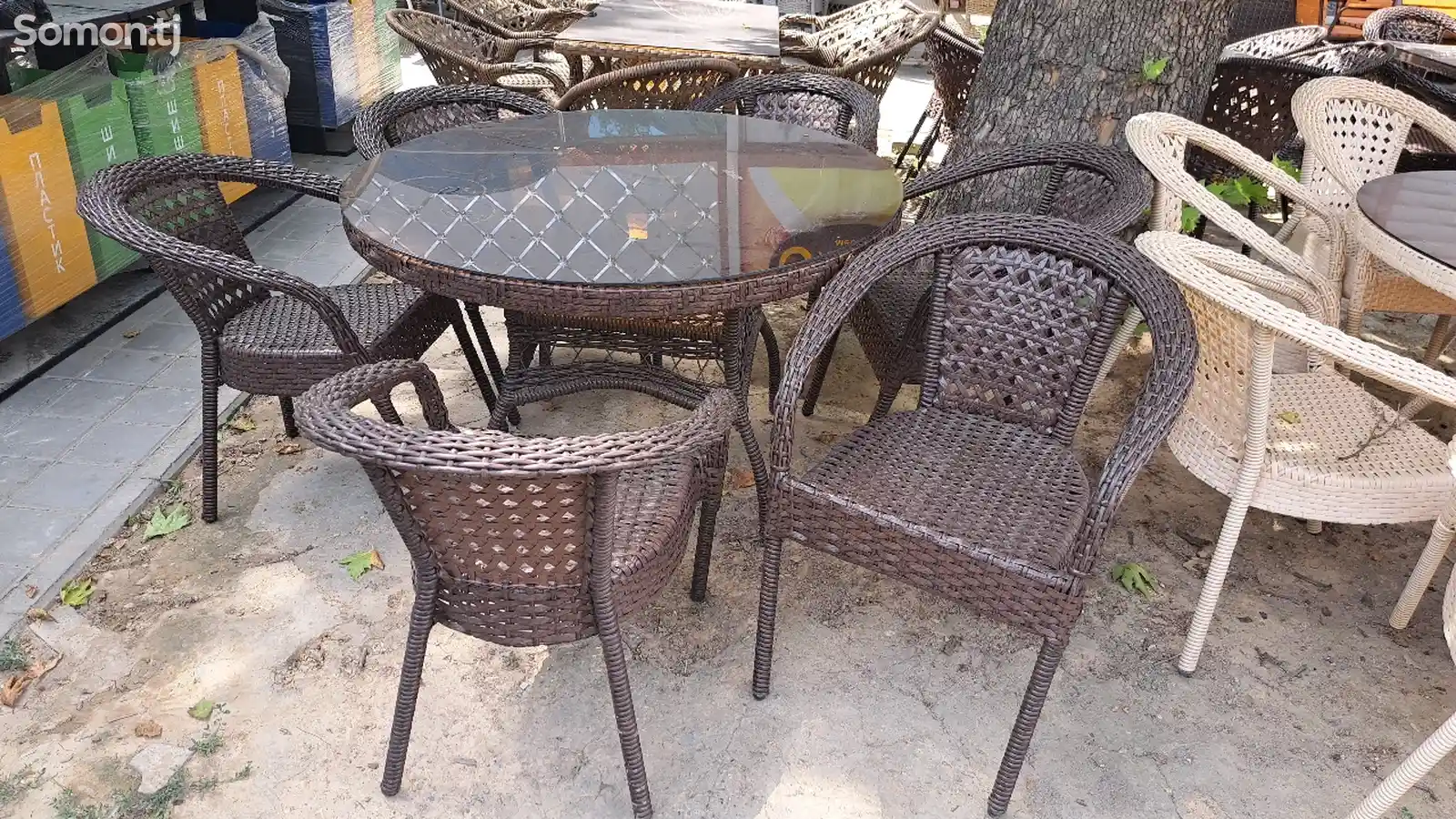 Плетенный стол со стульями-12