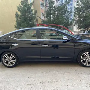 Hyundai Elantra, 2017