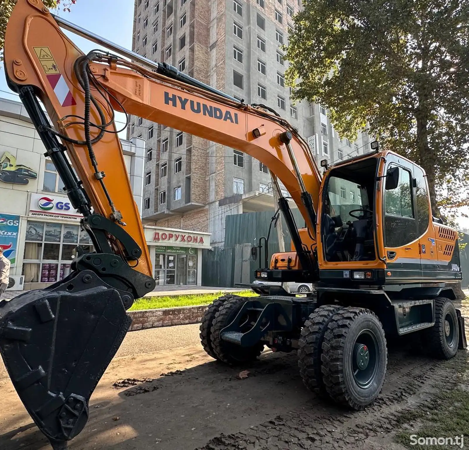 Экскаватор Hyundai R140W-1