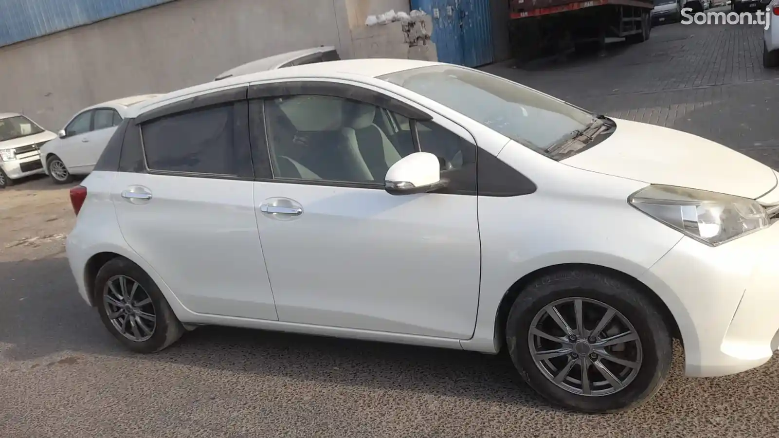 Toyota Vitz, 2015-10