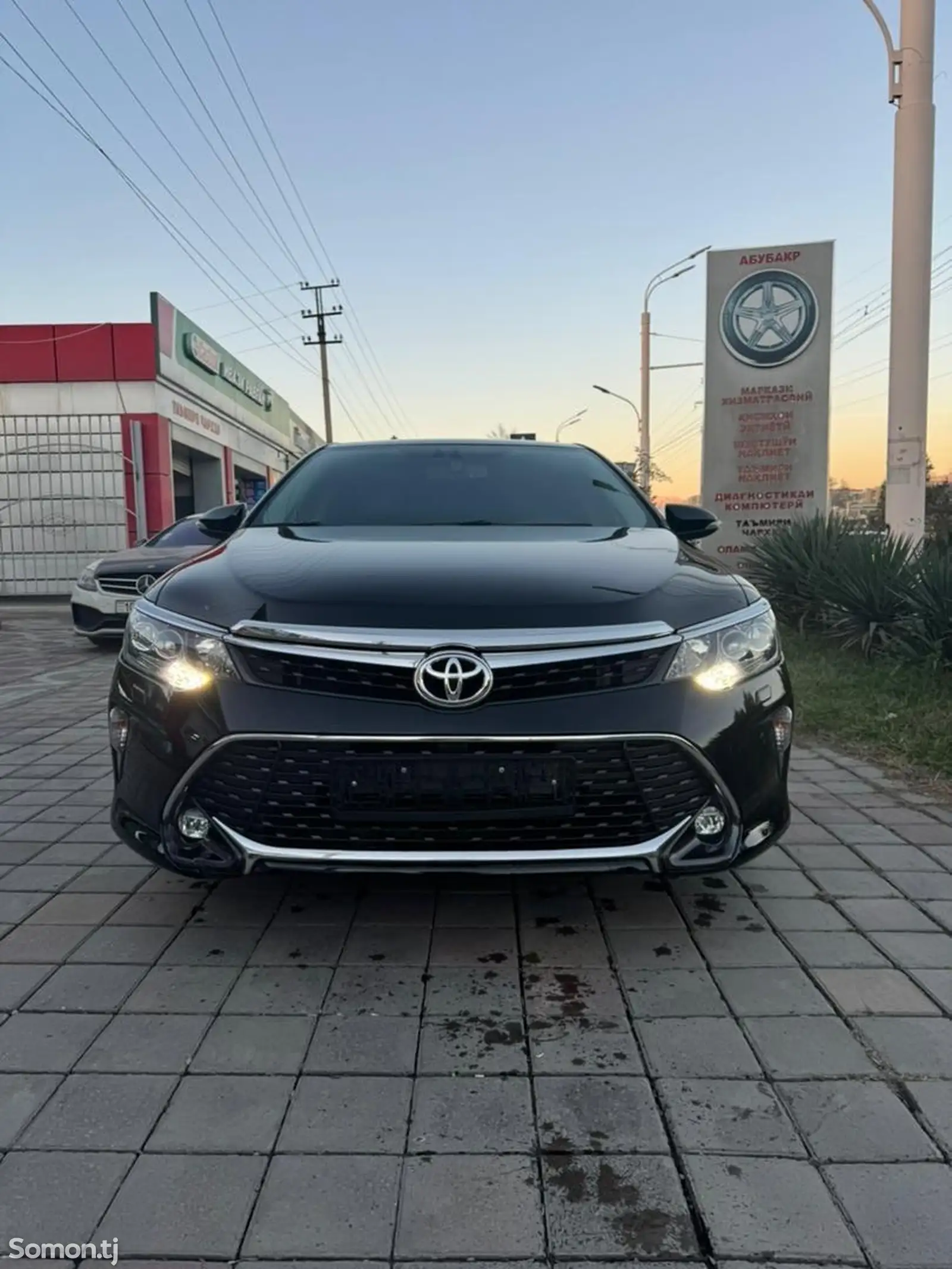 Toyota Camry, 2017-1