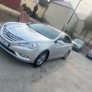 Hyundai Sonata, 2011