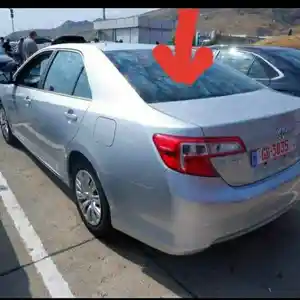 Заднее стекло на Toyota Camry 3