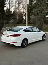 Hyundai Elantra, 2017-6