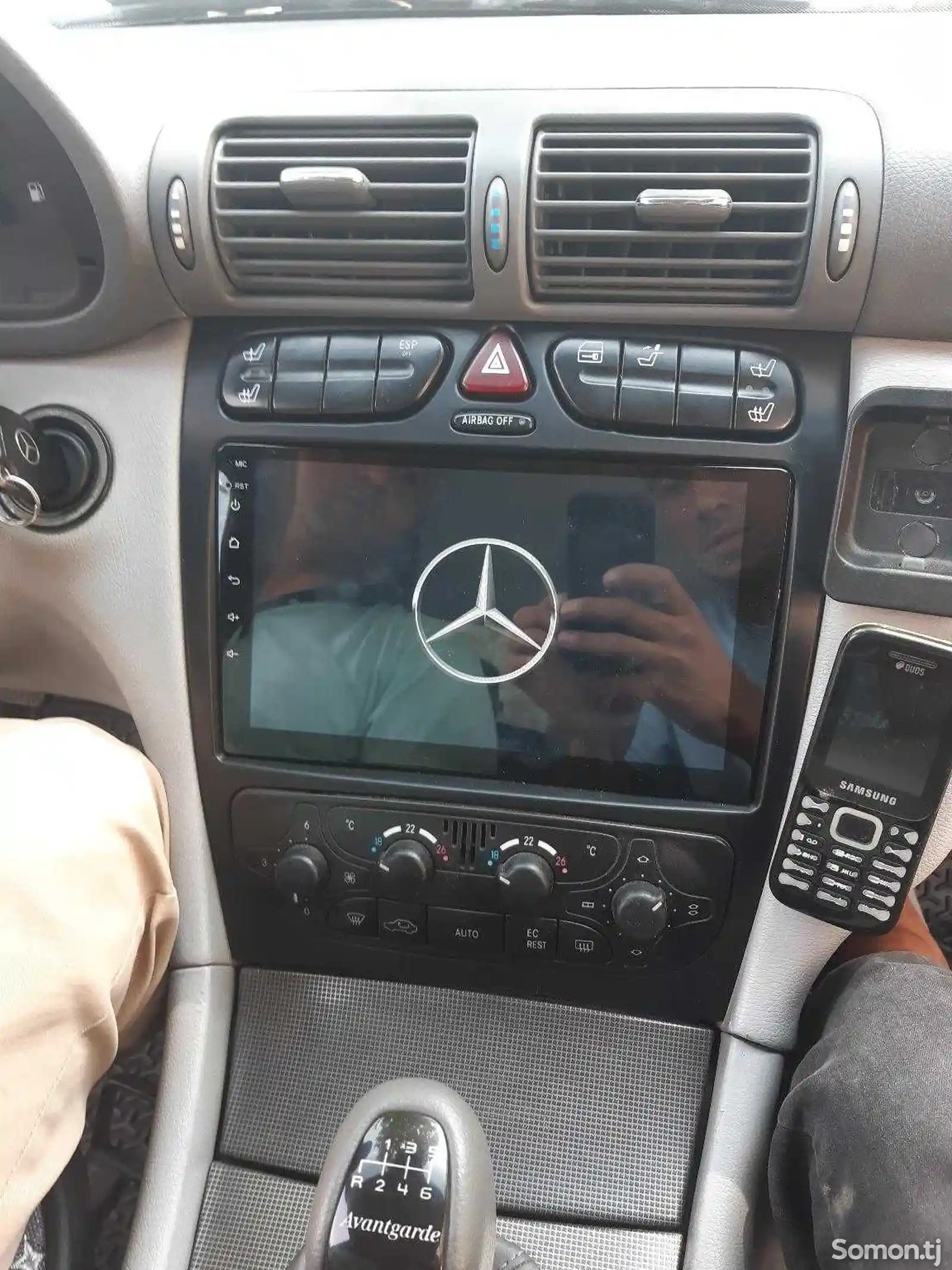 Штатный монитор от Mercedes-benz W203-1
