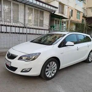 Opel Astra J, 2011