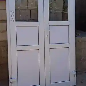 Пластиковые двери