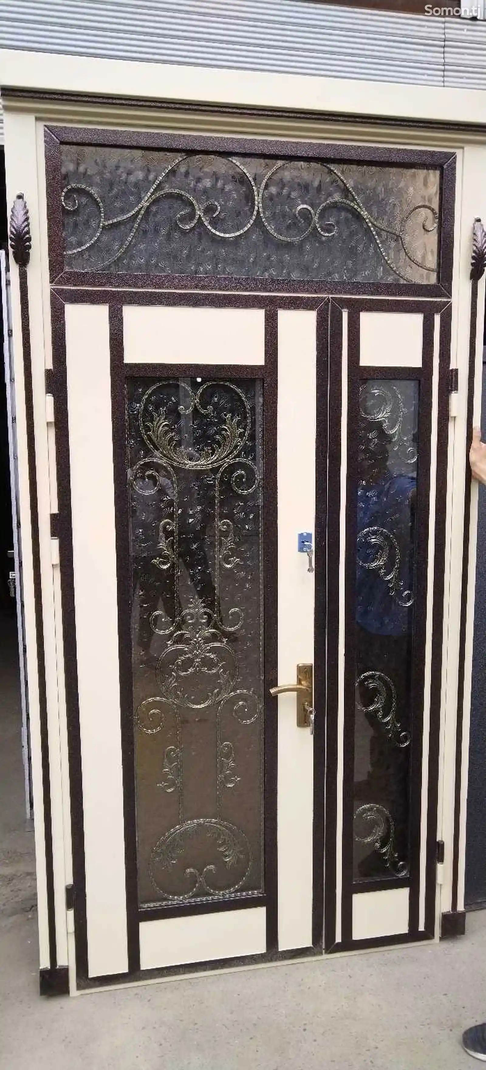 дверь вхадной