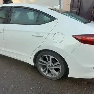 Hyundai Elantra, 2017