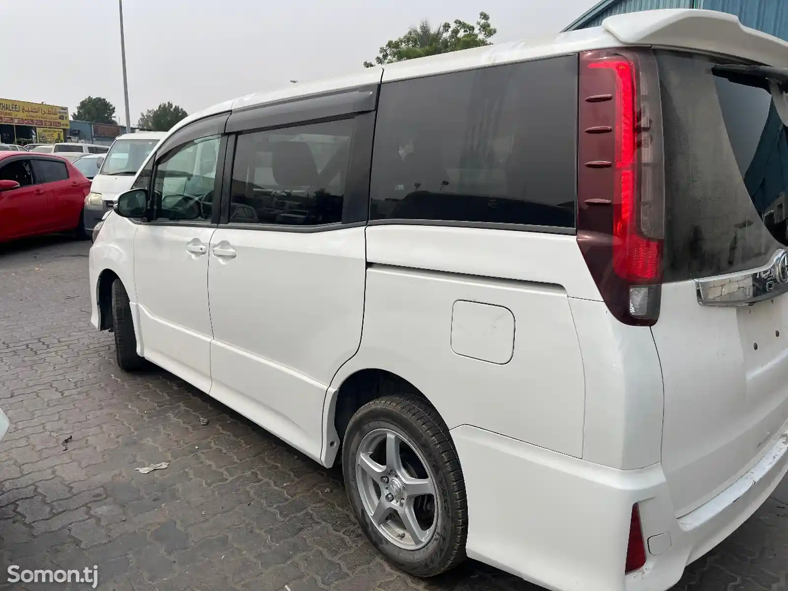 Toyota Noah, 2014-4