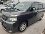 Минивэн Toyota Voxy, 2011-7