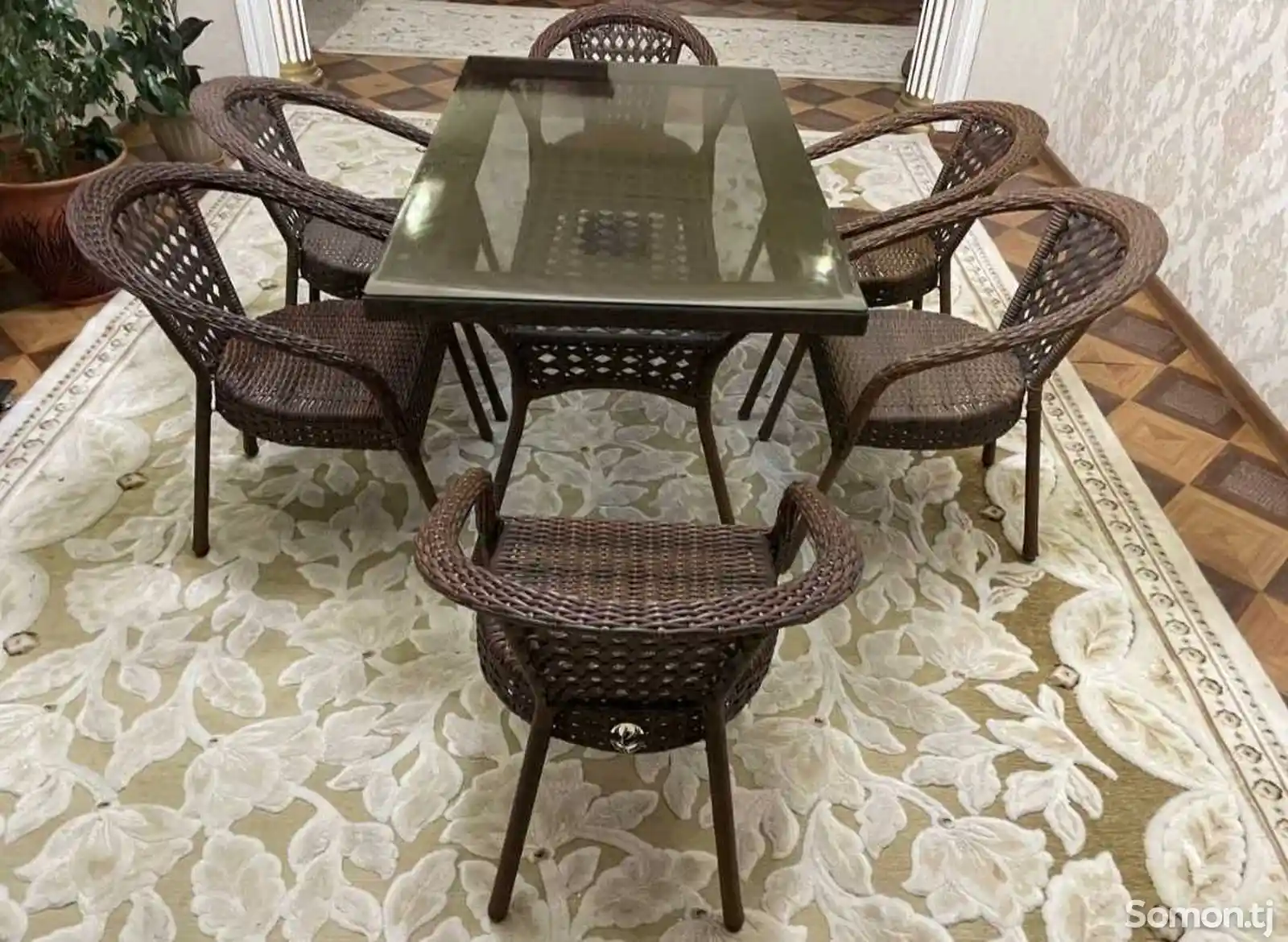Комплект стола со стульями-1