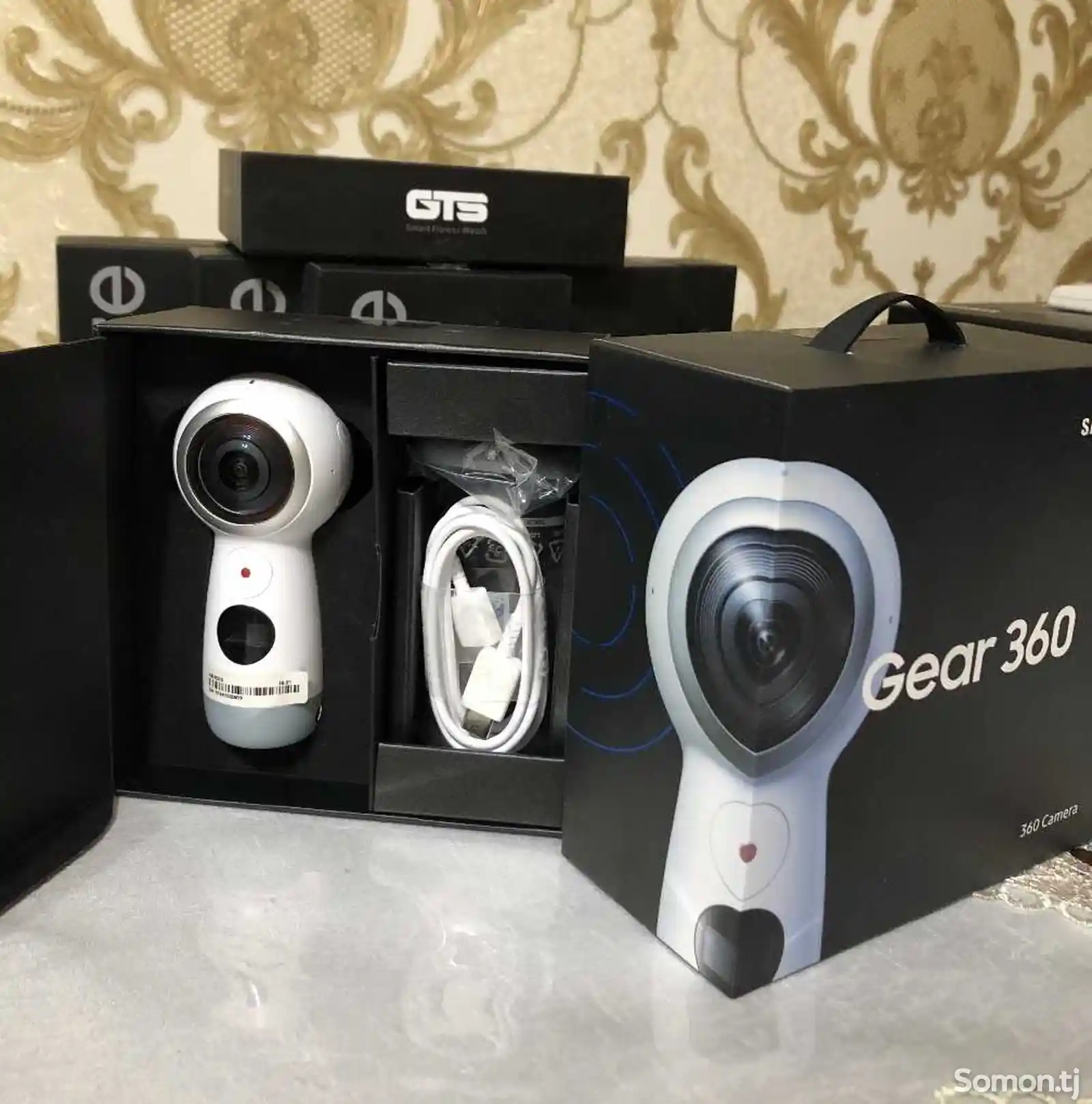 Панорамная камера Samsung Gear 360-1