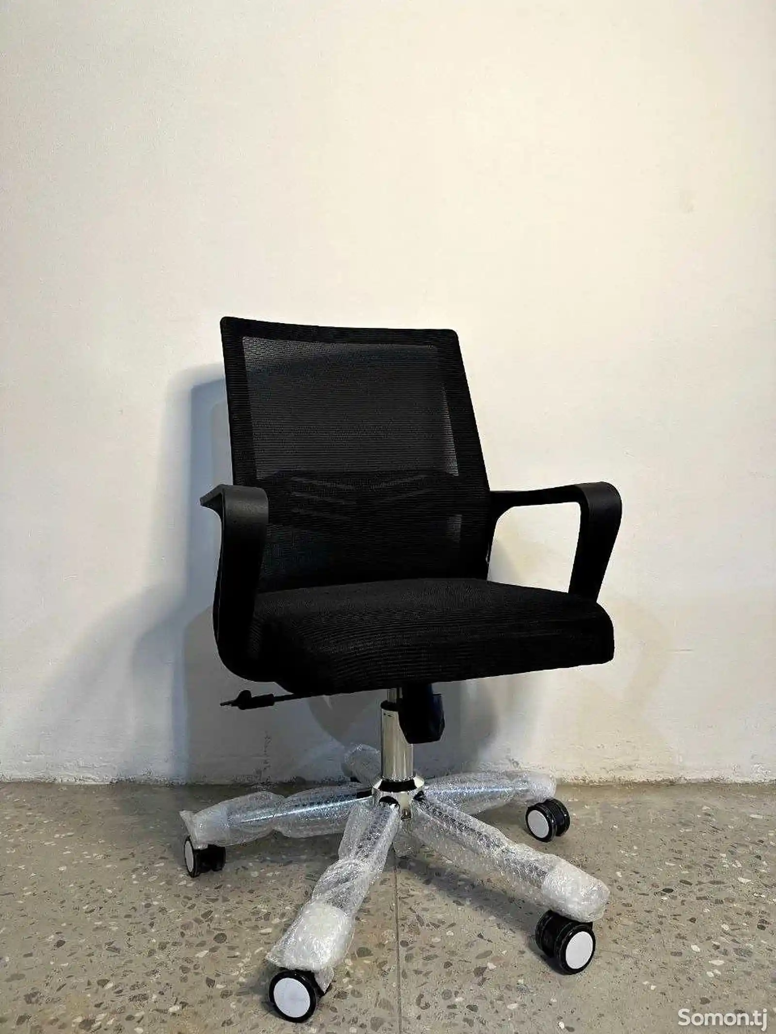 Кресло офисное Deli-1