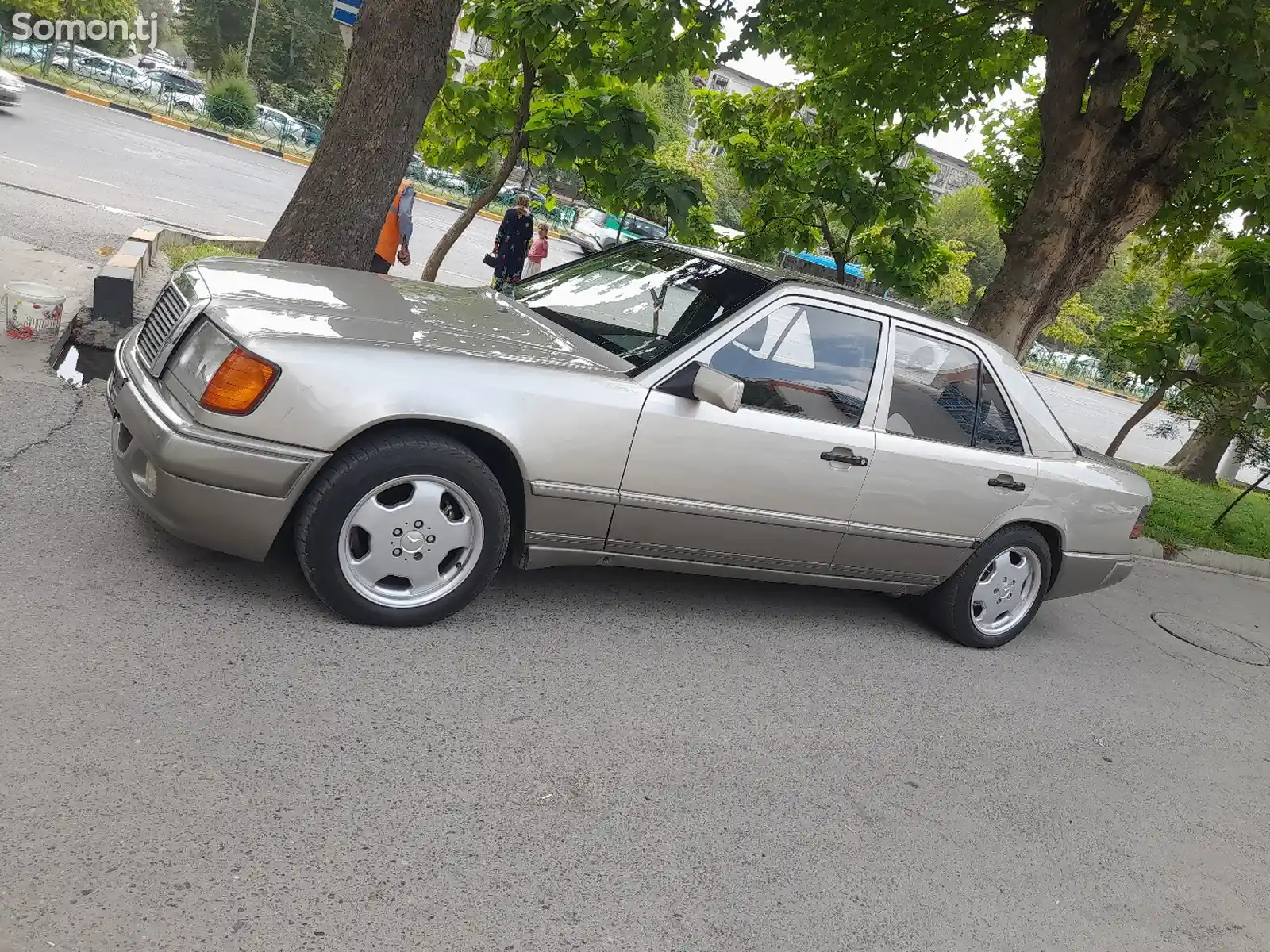 Mercedes-Benz W124, 1990-1