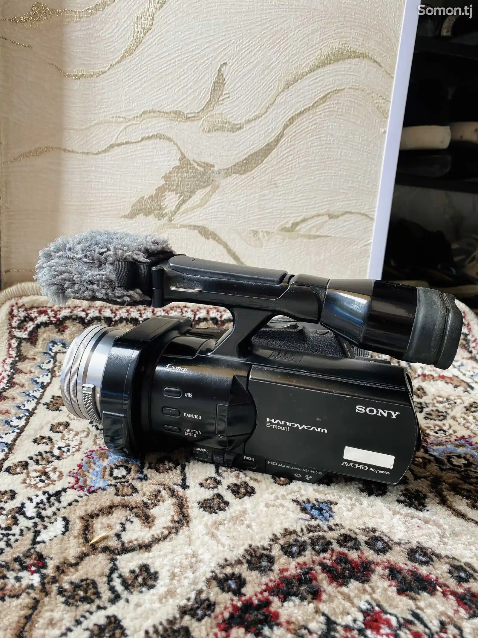 Видеокамера Sony NEX-VG900E-1