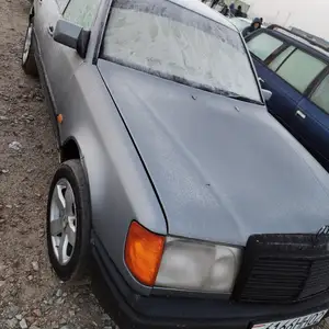 Mercedes-Benz W124, 1989