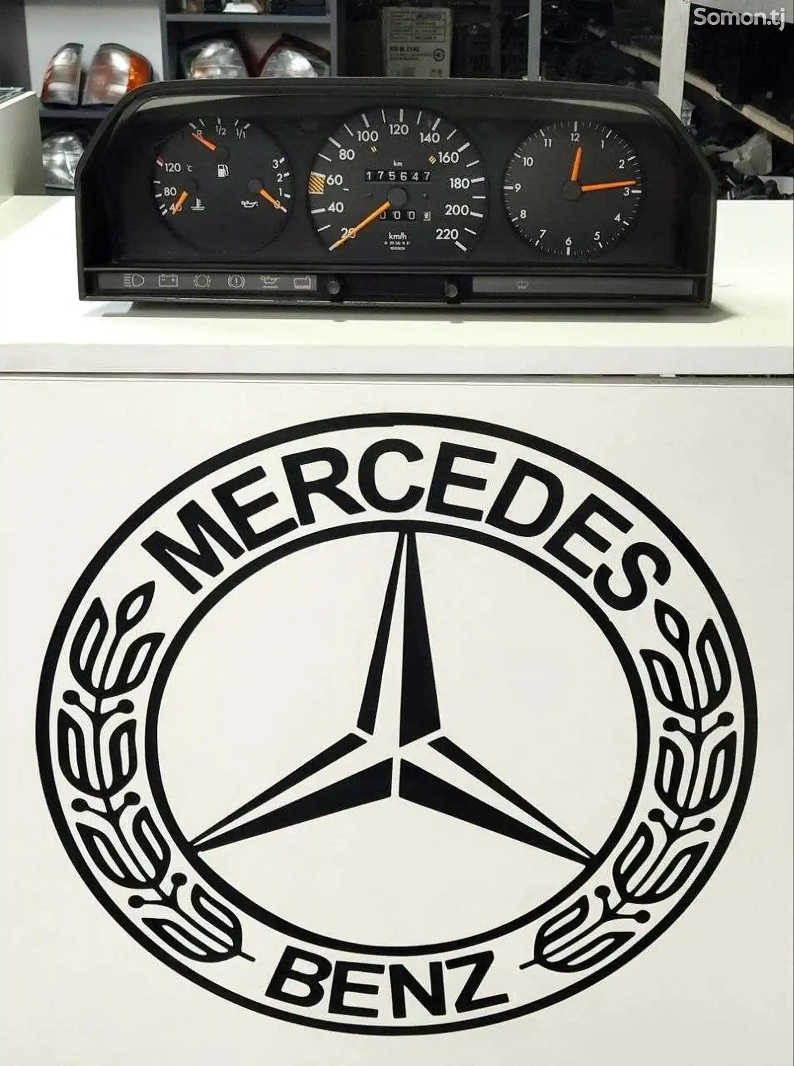 Приборная панель от Mercedes-Benz W201