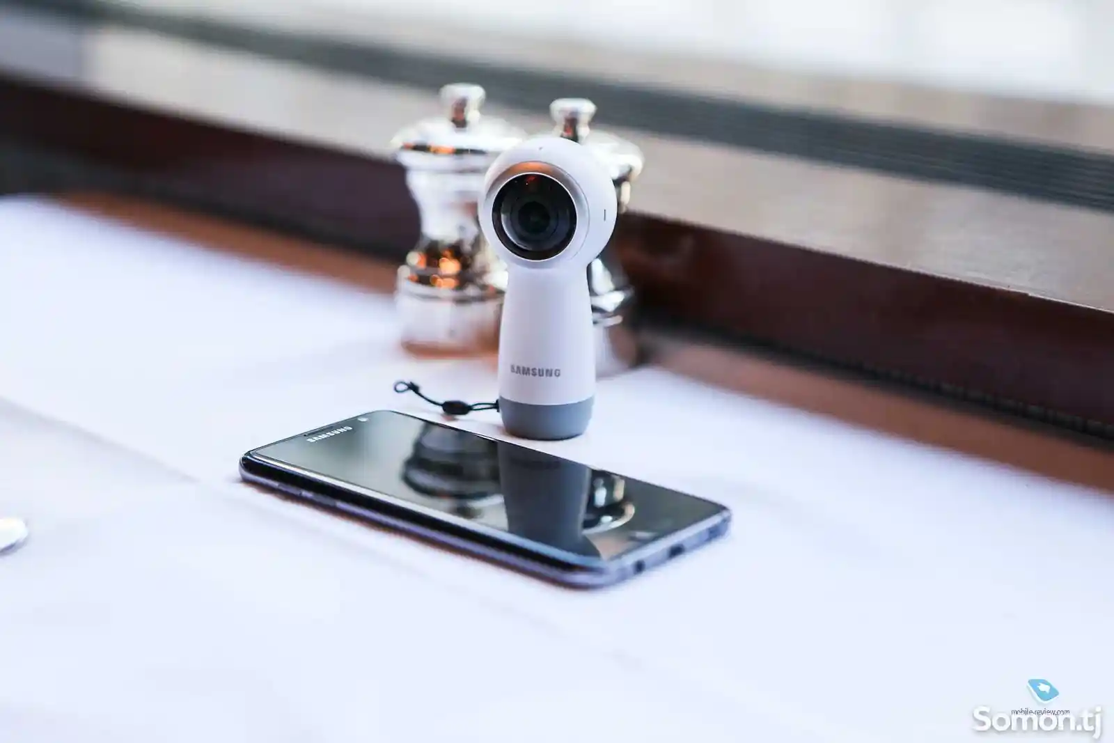 Панорамная камера Samsung Gear 360-6