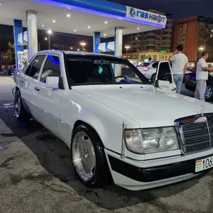 Mercedes-Benz W124, 1992