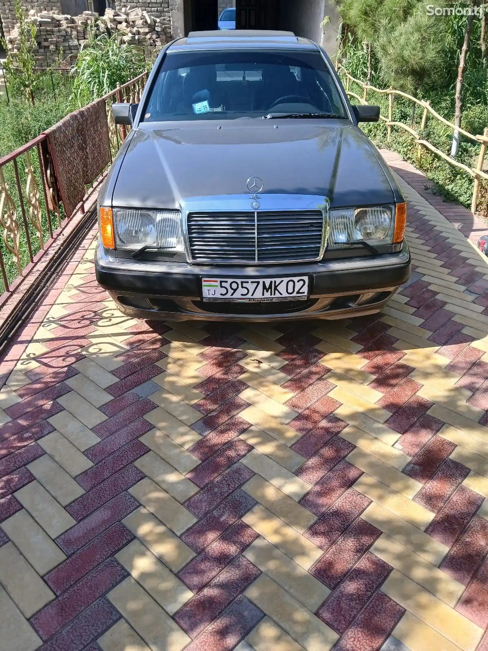 Mercedes-Benz W124, 1990-1