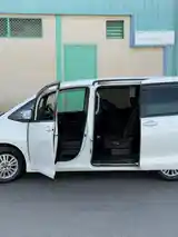 Toyota Voxy, 2015-10