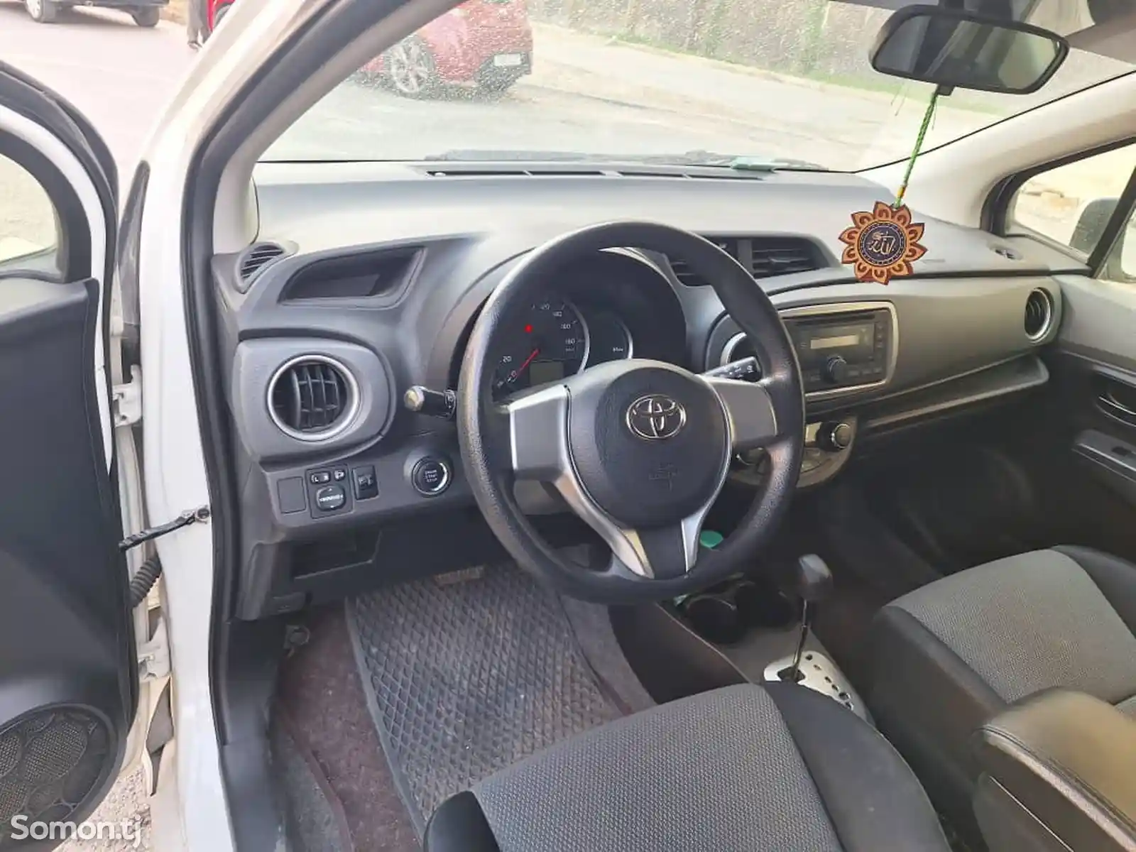 Toyota Vitz, 2012-5