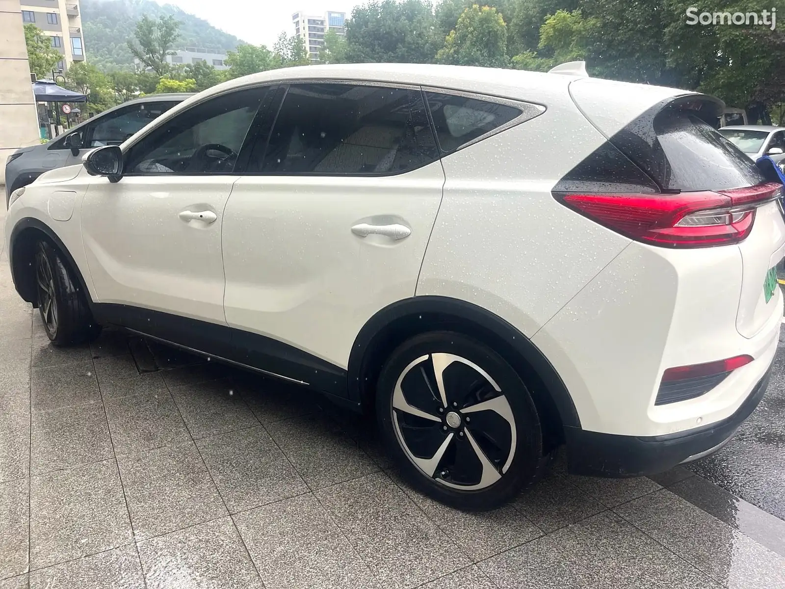 Hongqi E-HS3, 2019-4