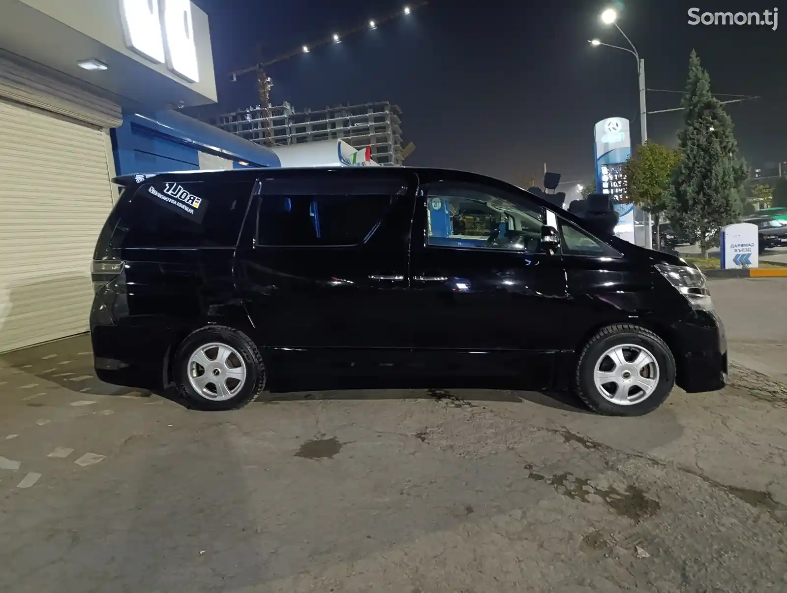 Toyota Vellfire, 2010-5