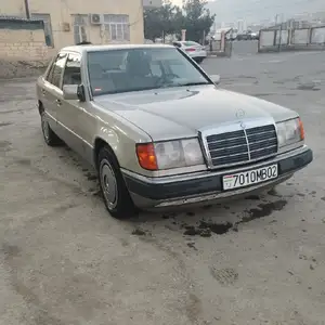 Mercedes-Benz W124, 1990