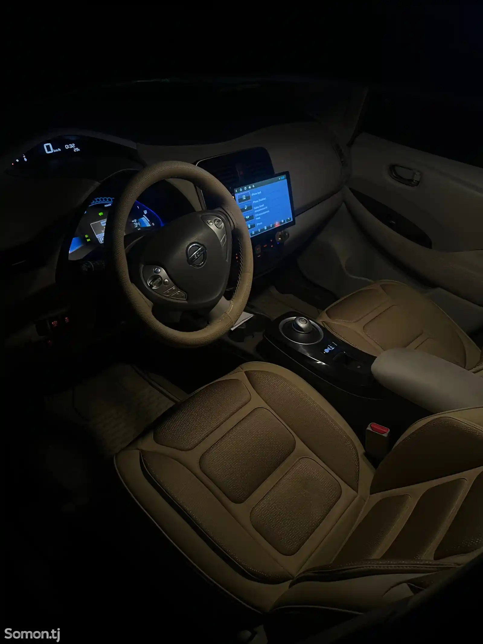 Nissan Leaf, 2012-10