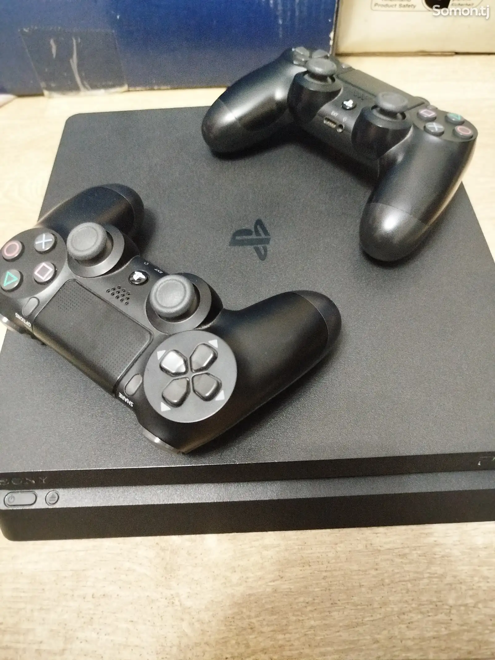 Игровая приставка Sony PlayStation 4 slim-1