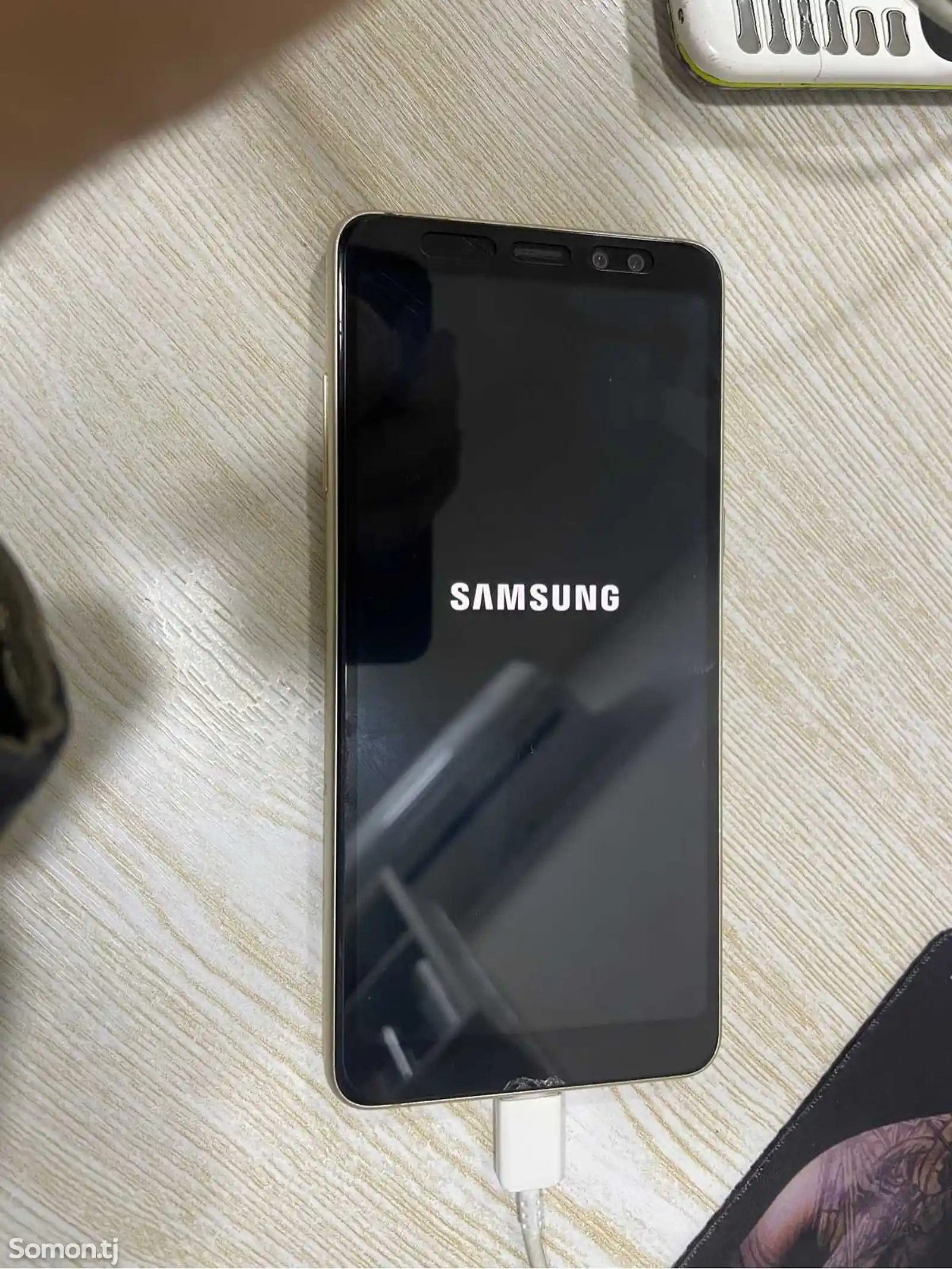 Samsung Galaxy A8+-2