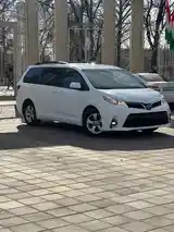 Toyota Sienna, 2015-3