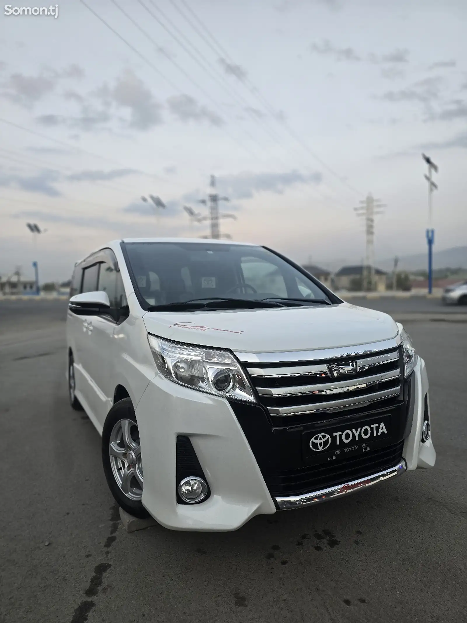 Toyota Voxy, 2014-2