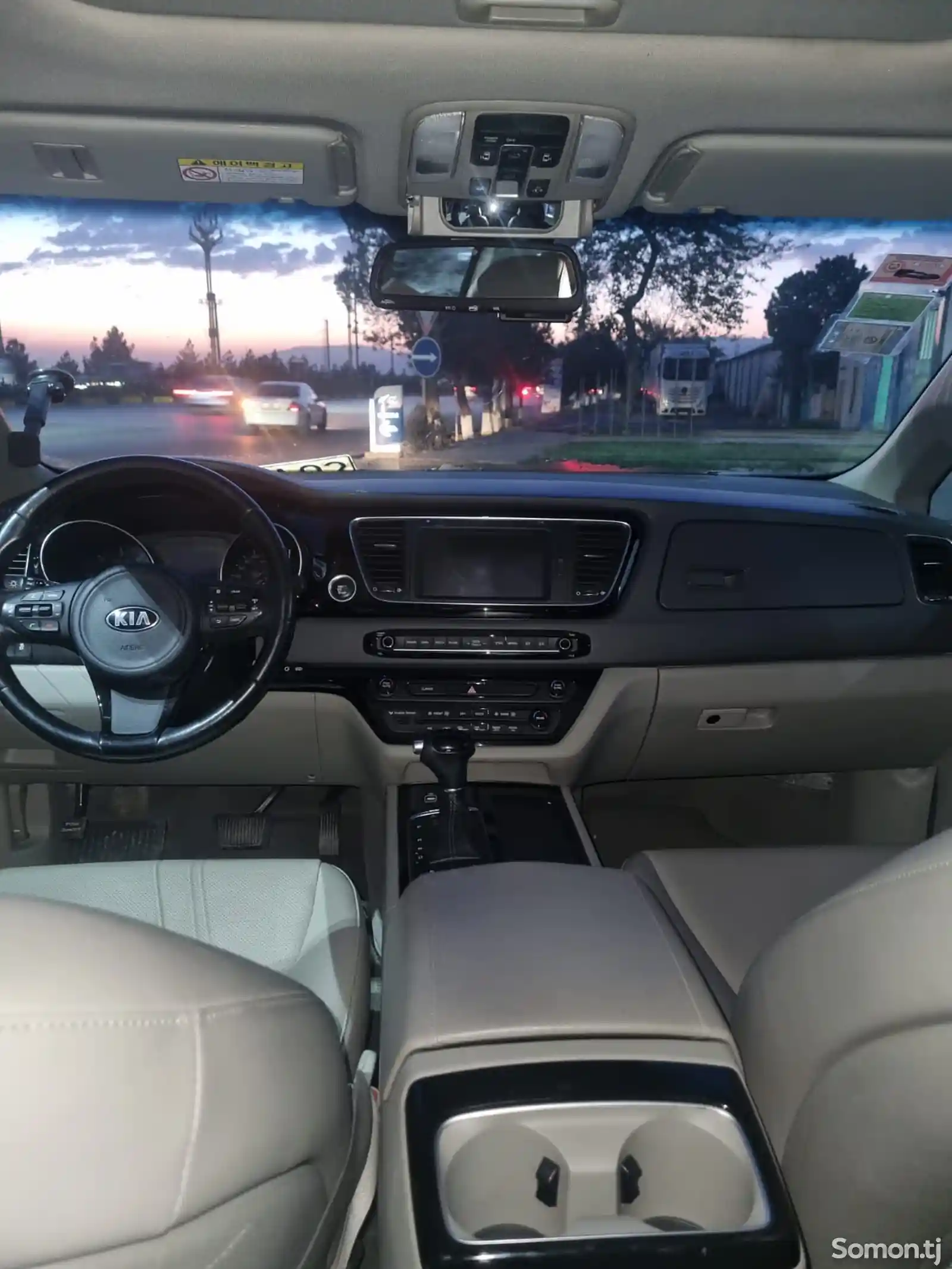 Kia Carnival, 2015-8