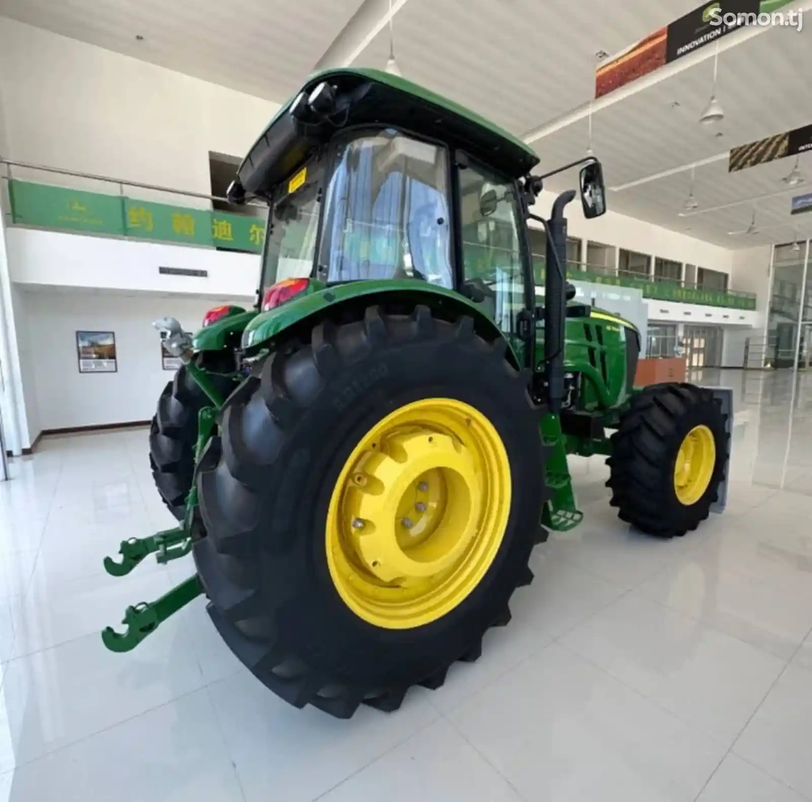 Трактор John Deere 1504-8