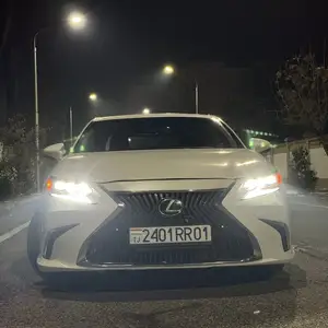 Lexus IS series, 2014