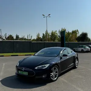 Tesla Model S, 2016